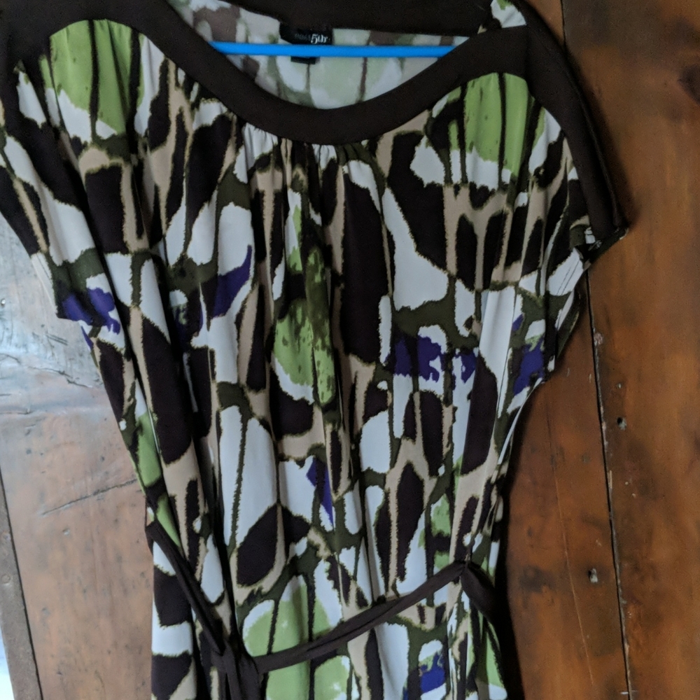 Short sleeve silky top with belt